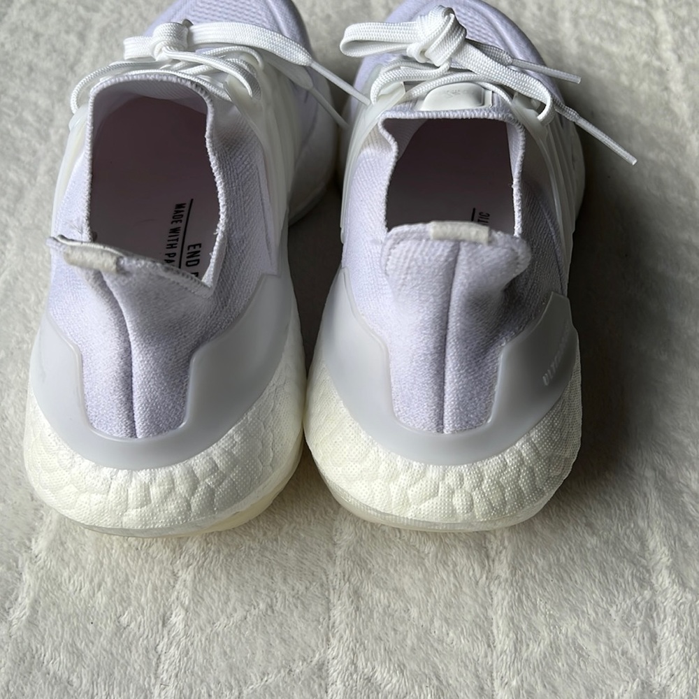Adidas Ultraboost 22 Shoes - Picture 7 of 15